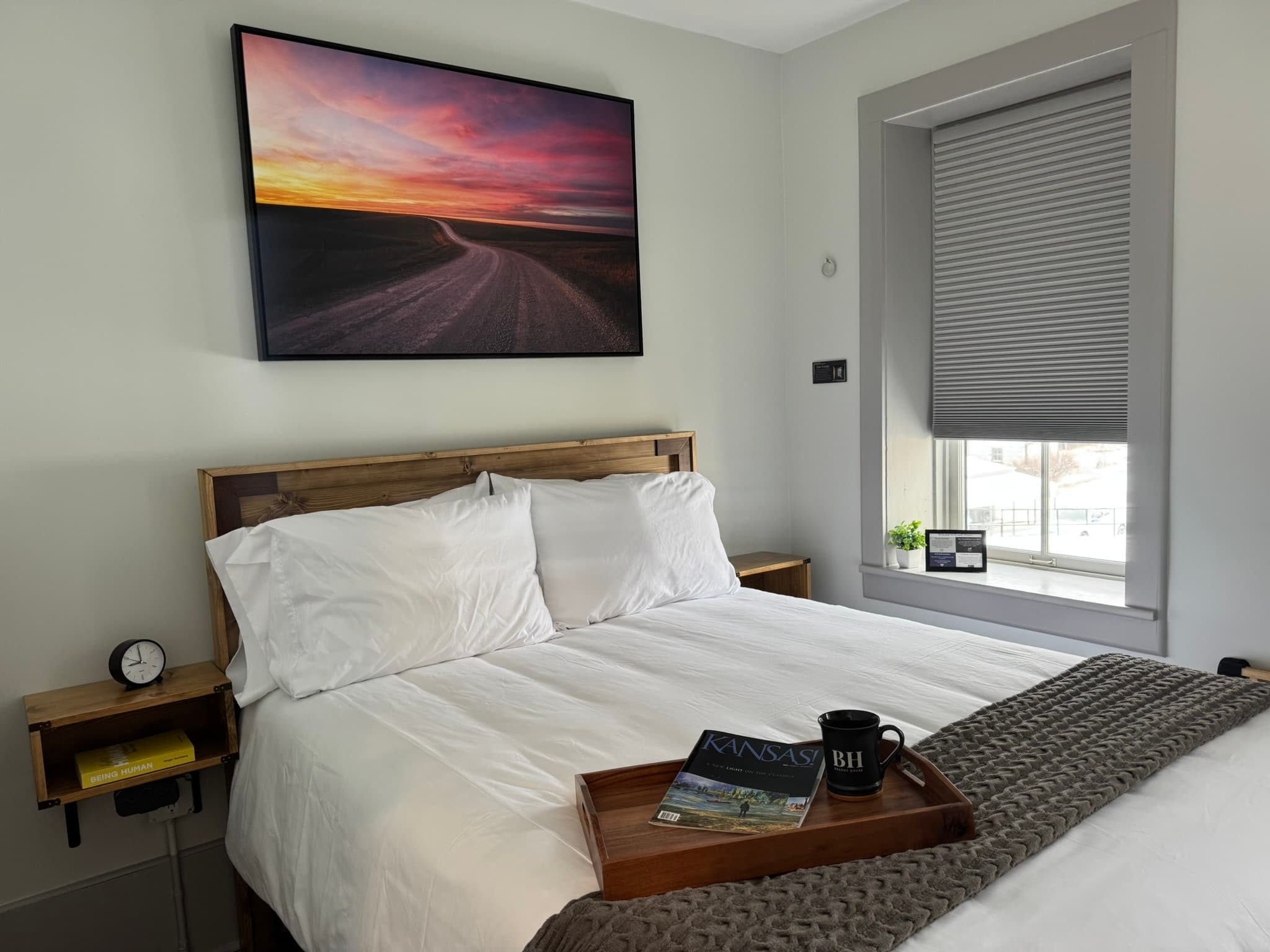 Image of queen bed in cozy room