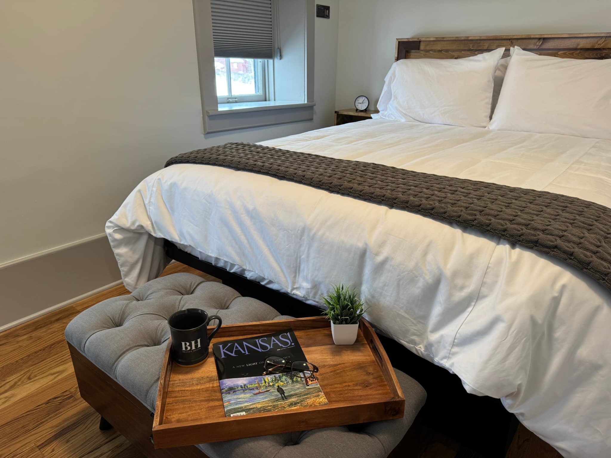 Image focusing on queen bed in the room