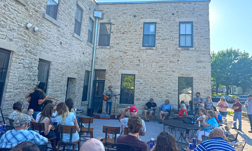 patio at 402 on Main